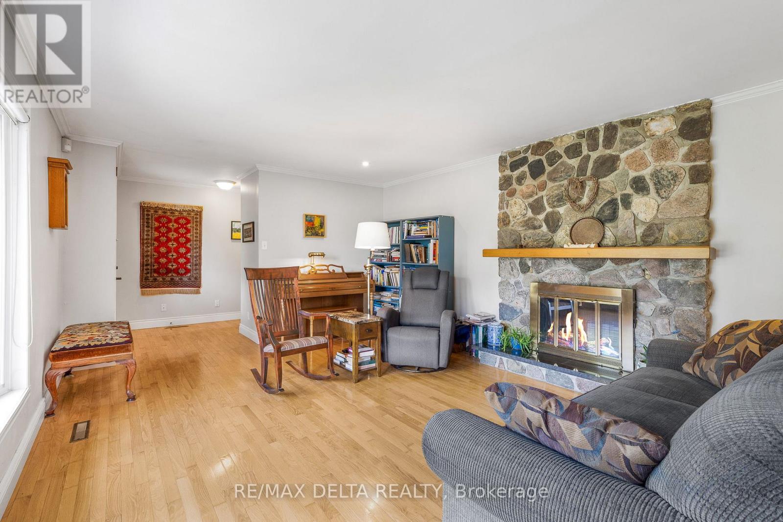 1115 Golf Club Road N
