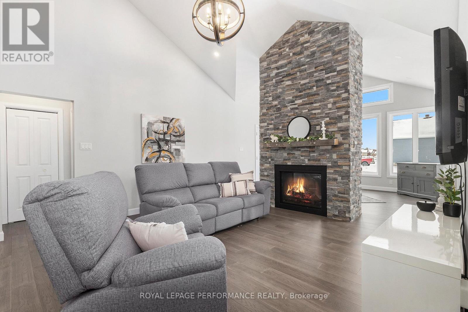 209 Des Violettes Street