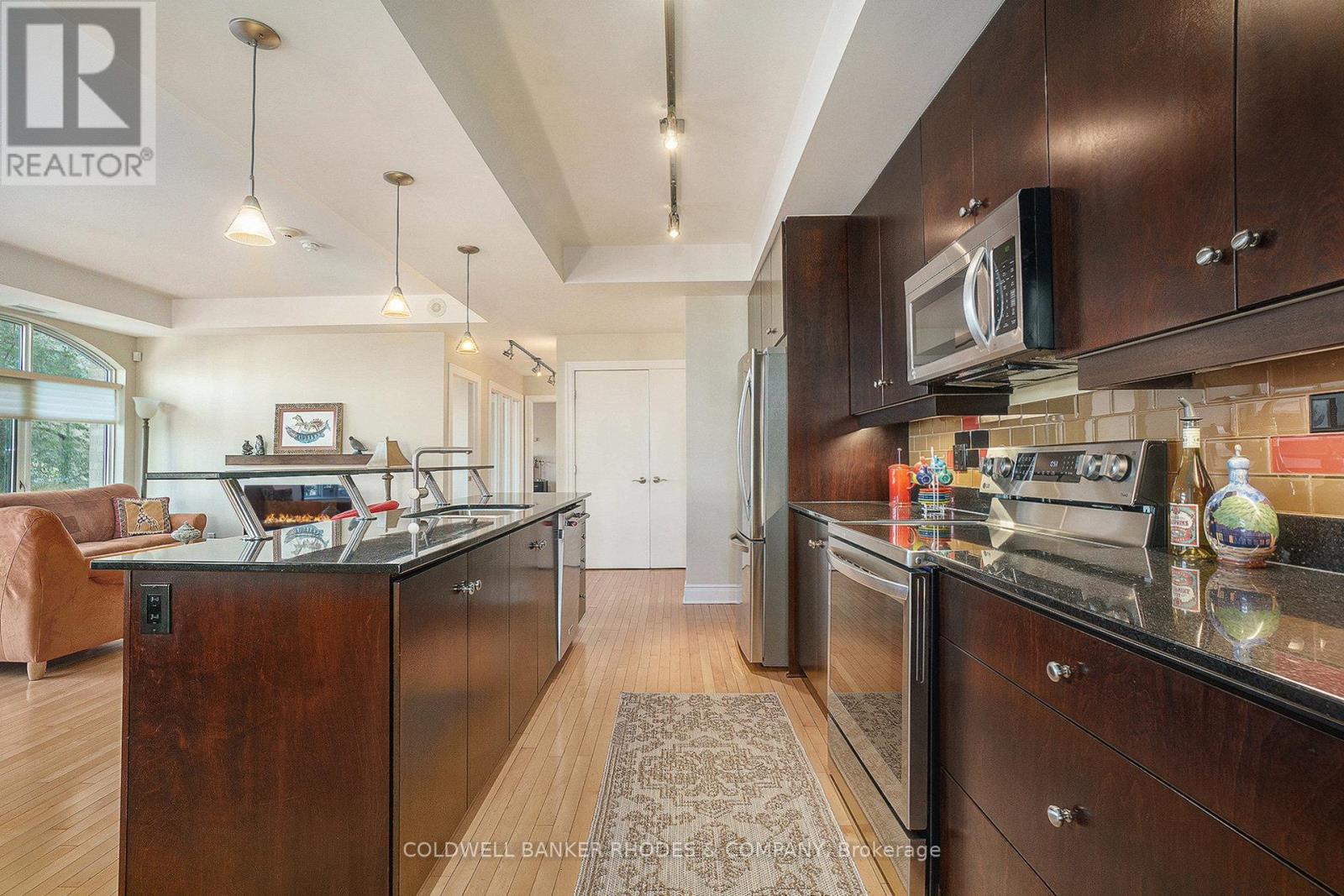 401 - 95 Bronson Avenue