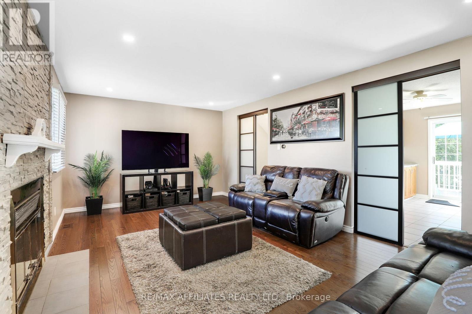 22 Castlegreen Private