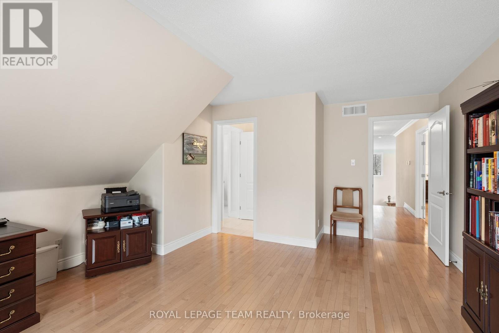 6005 Earlscourt Crescent