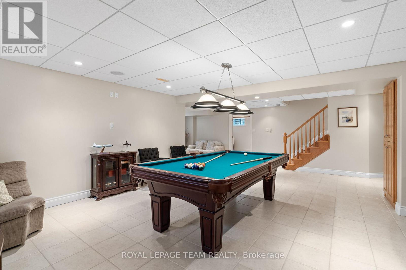 6005 Earlscourt Crescent