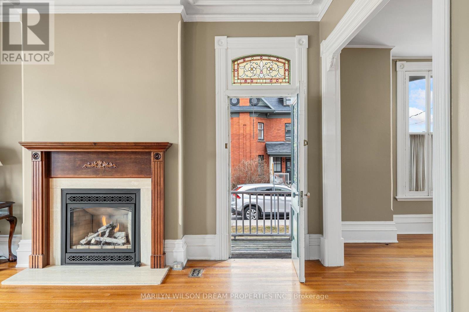 24 Lake Avenue W