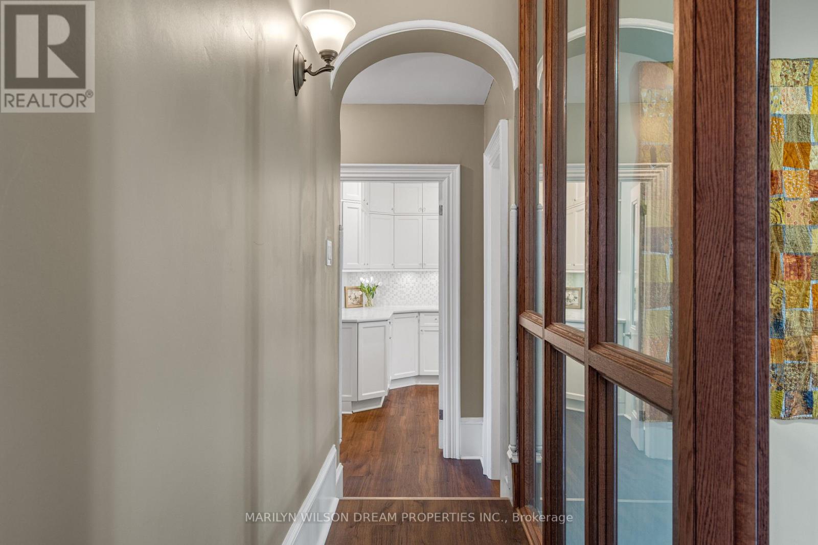 24 Lake Avenue W