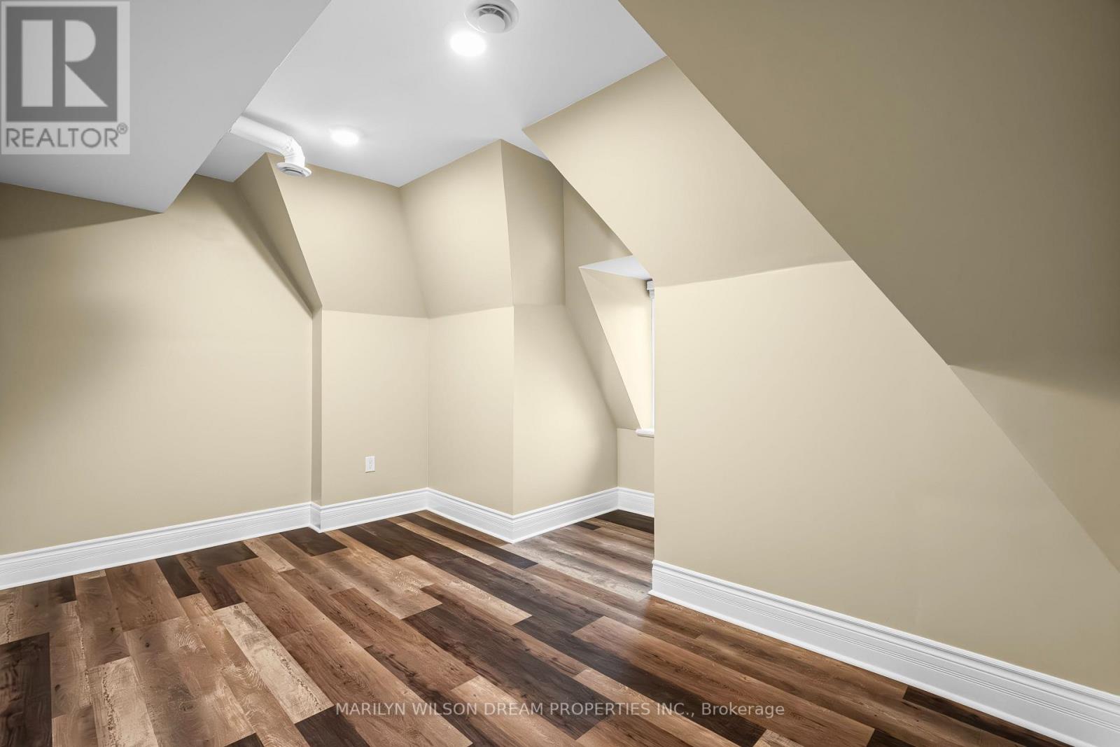 24 Lake Avenue W
