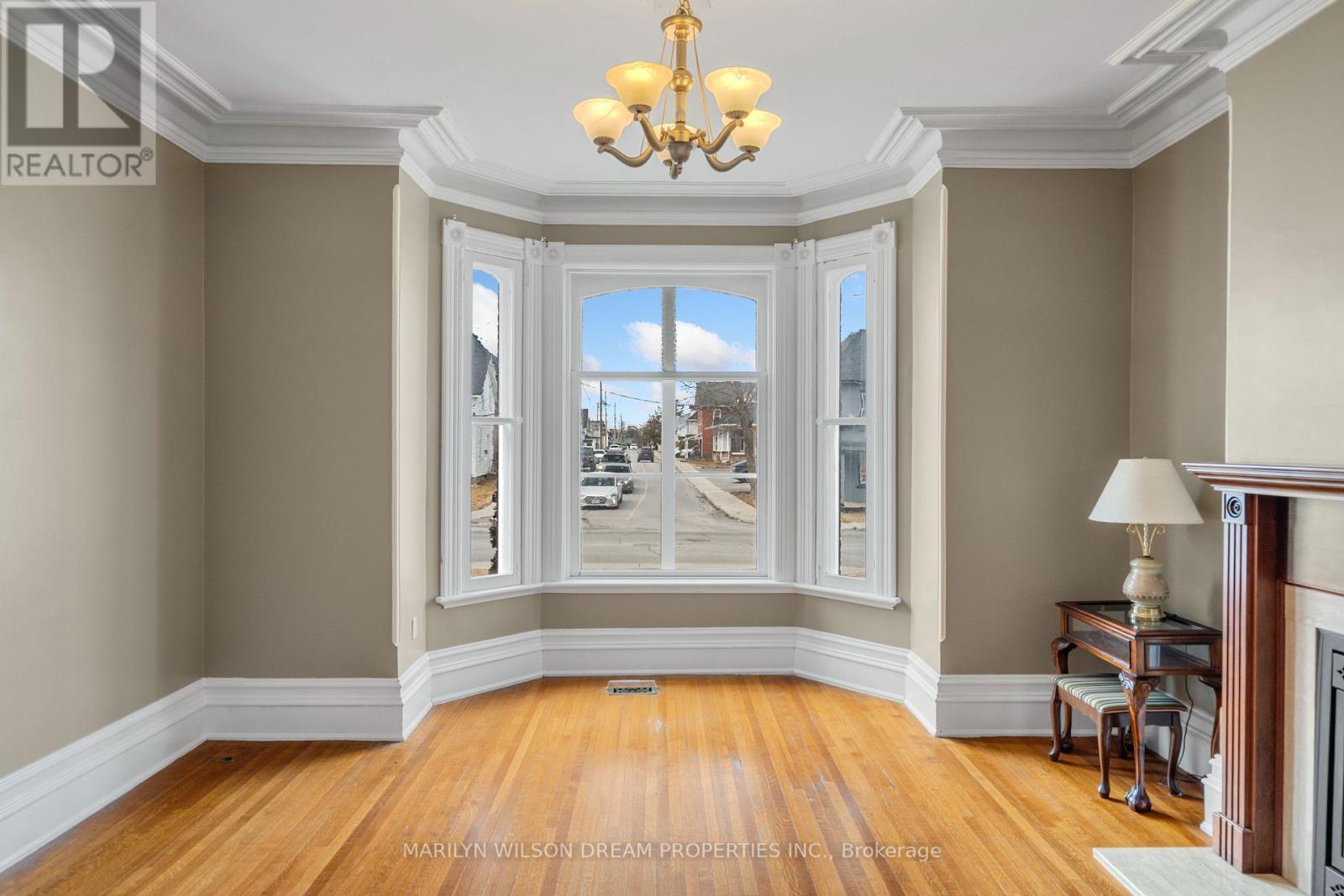 24 Lake Avenue W
