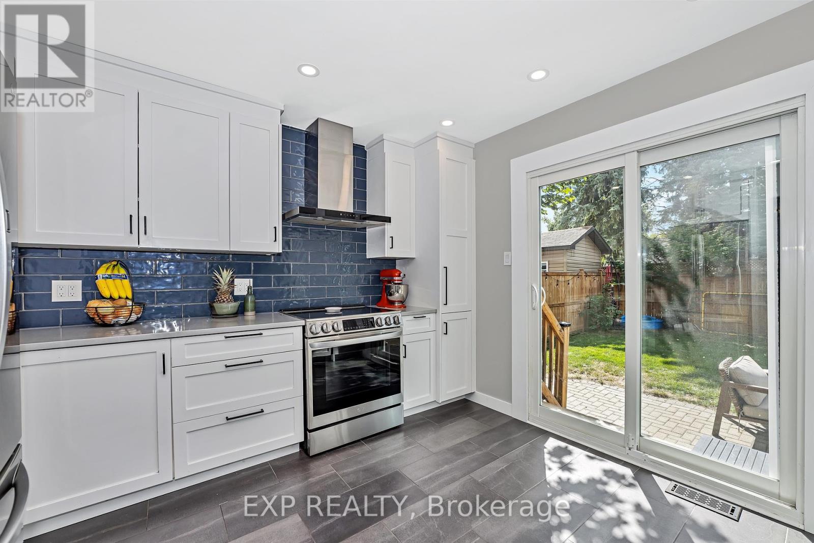 1943 Longman Crescent