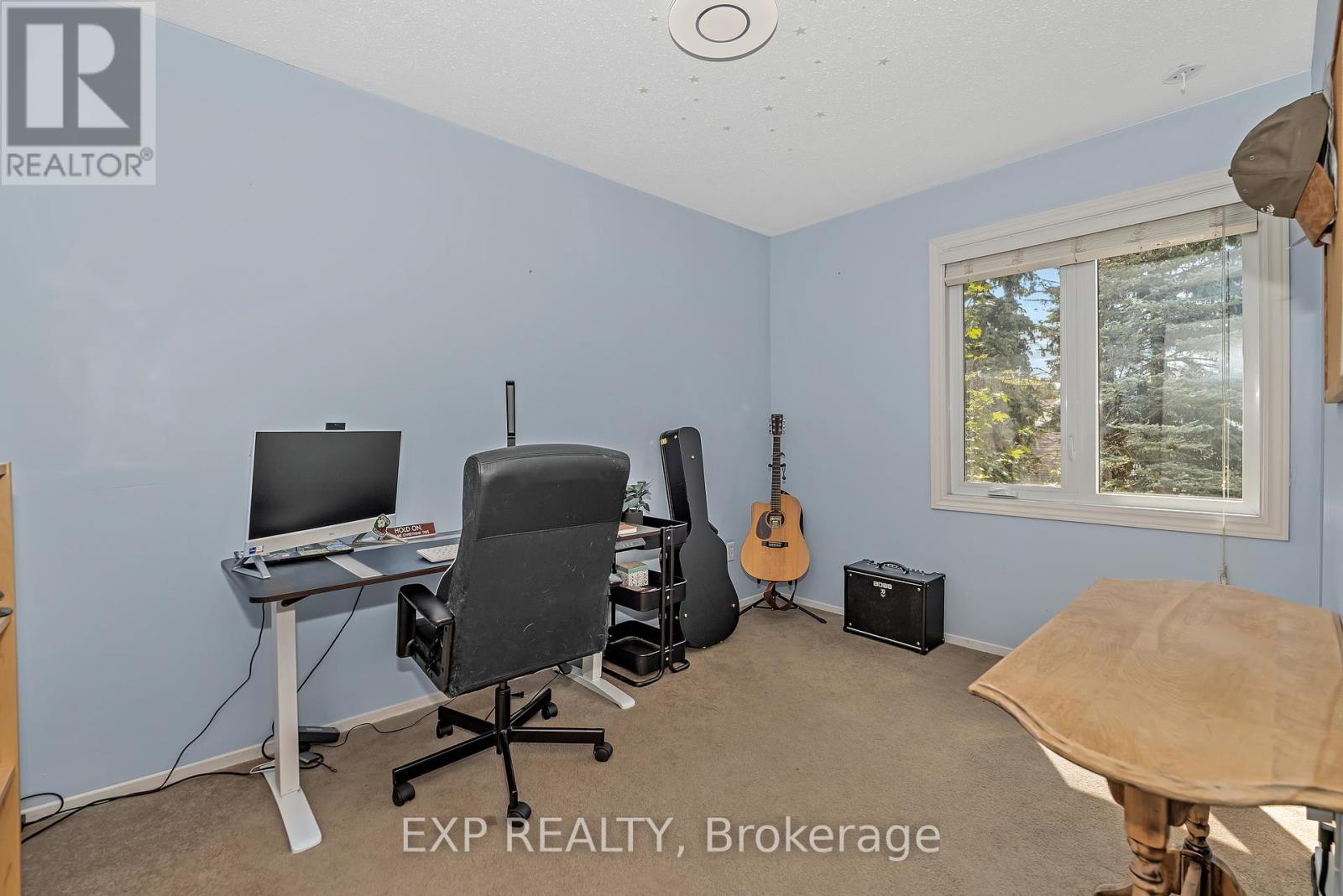 1943 Longman Crescent