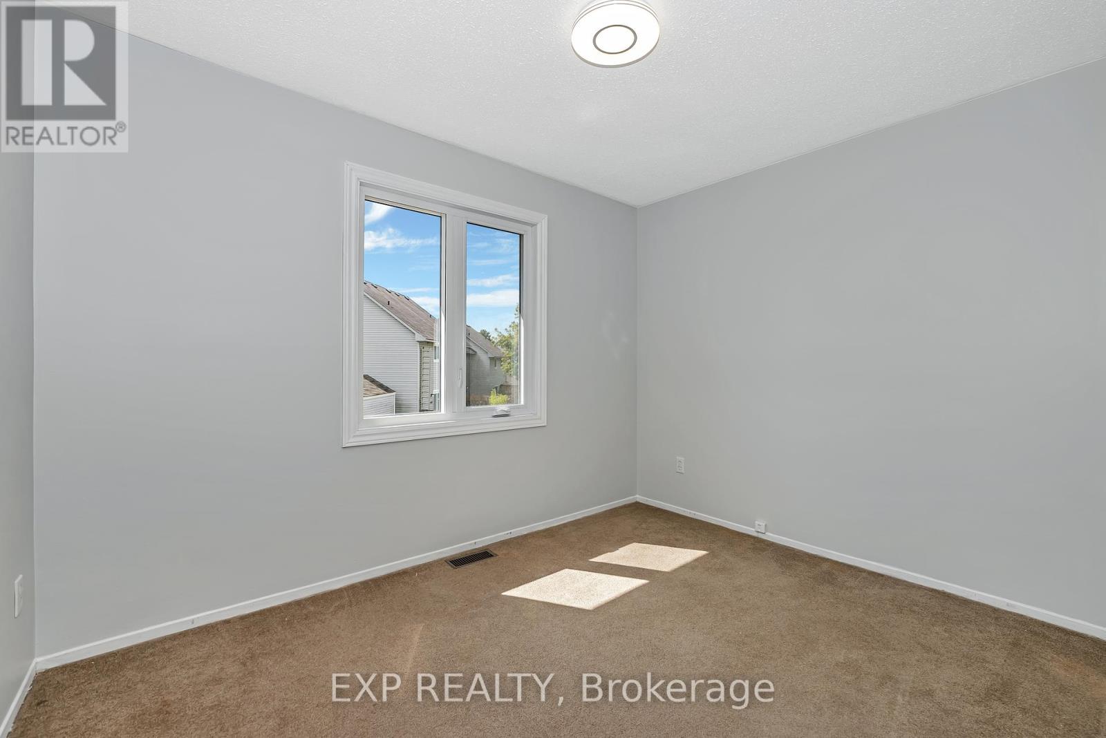 1943 Longman Crescent