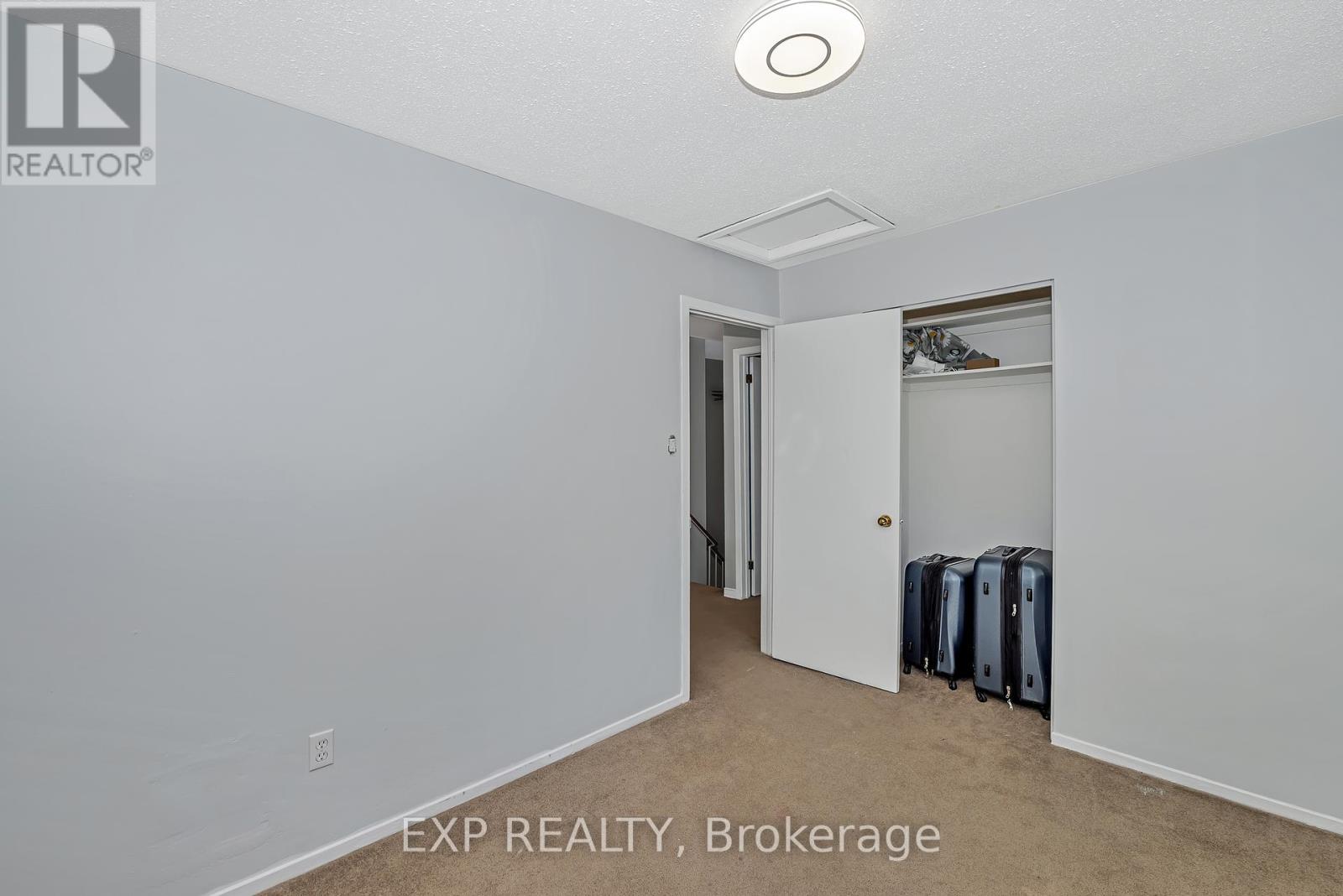 1943 Longman Crescent