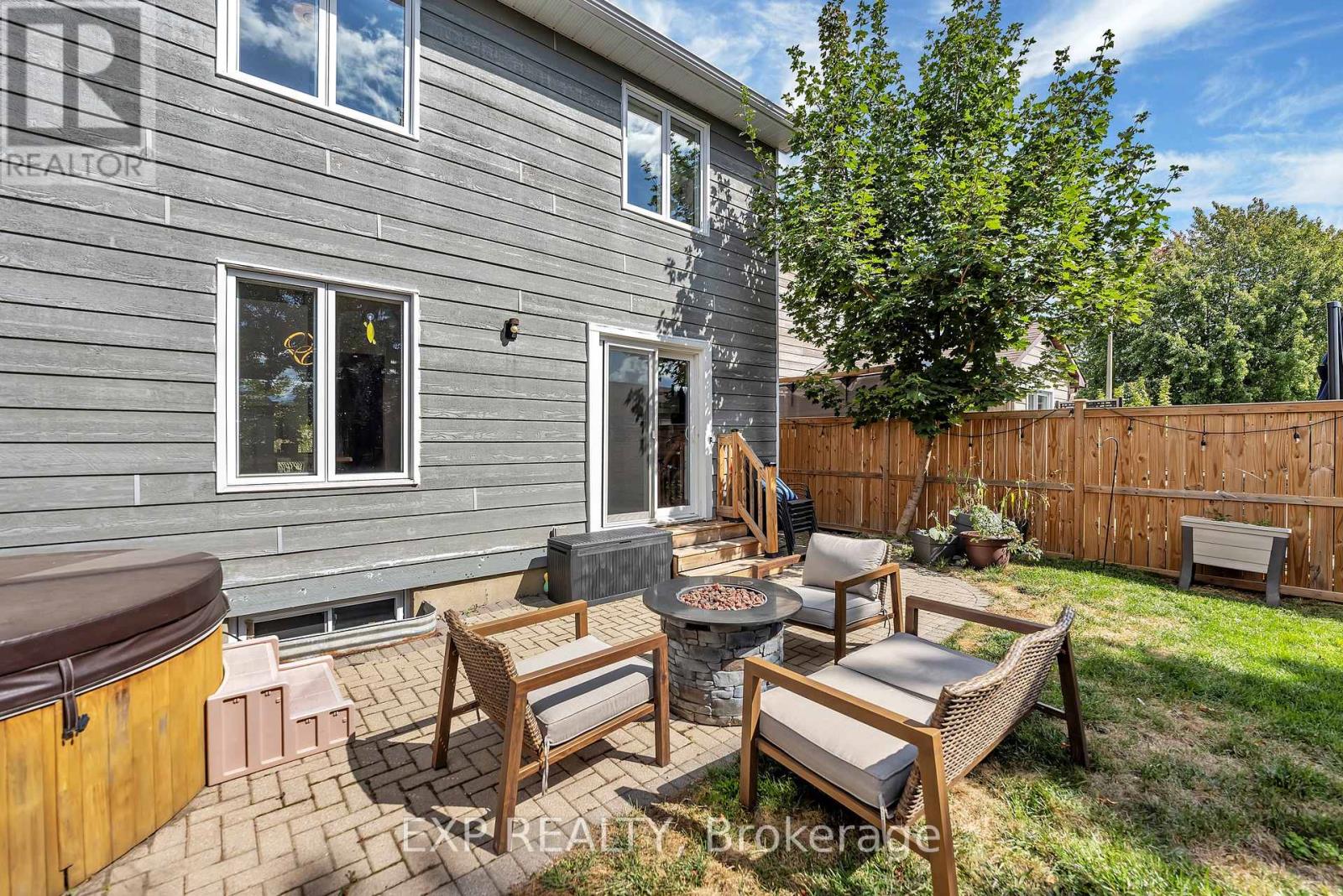 1943 Longman Crescent