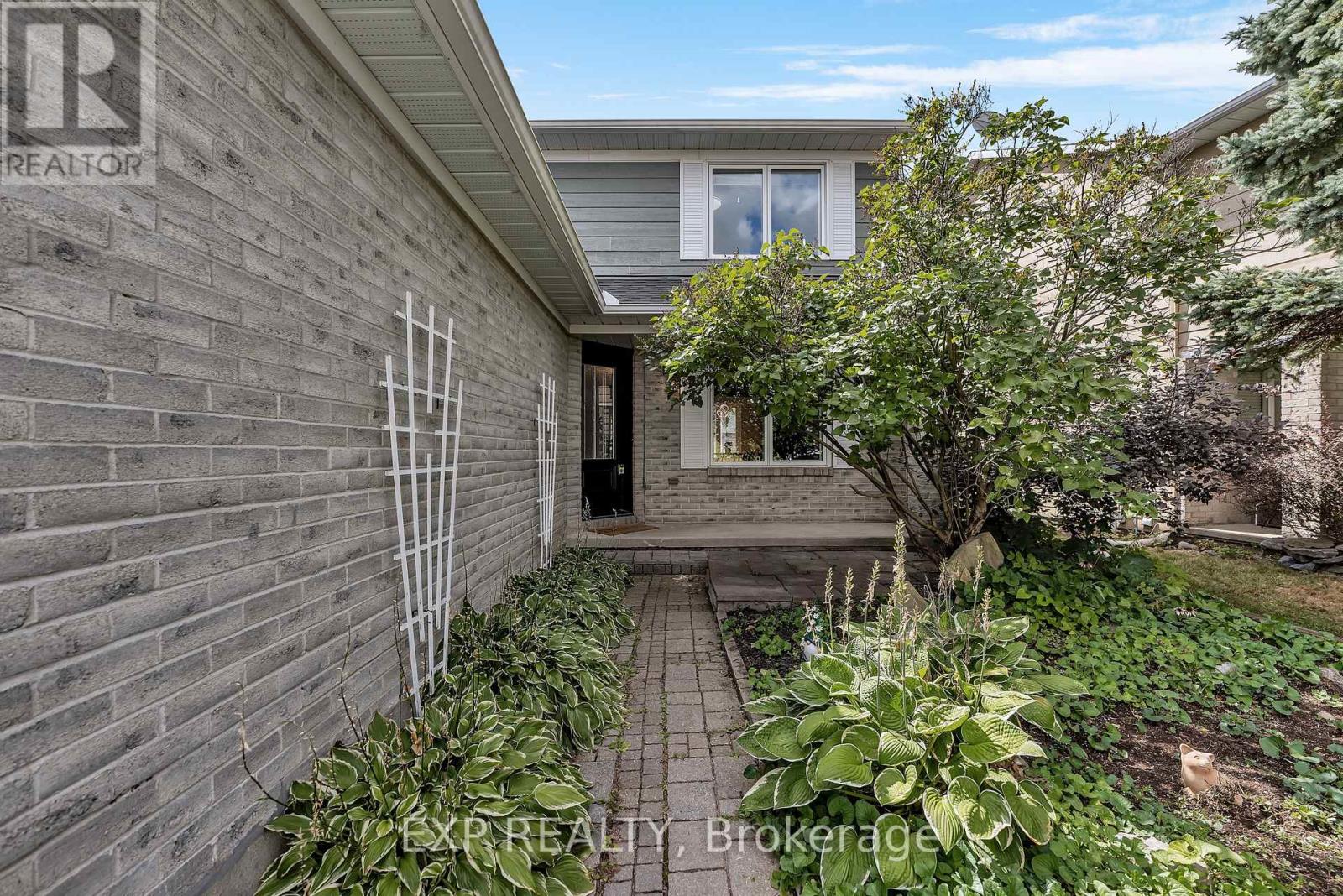 1943 Longman Crescent