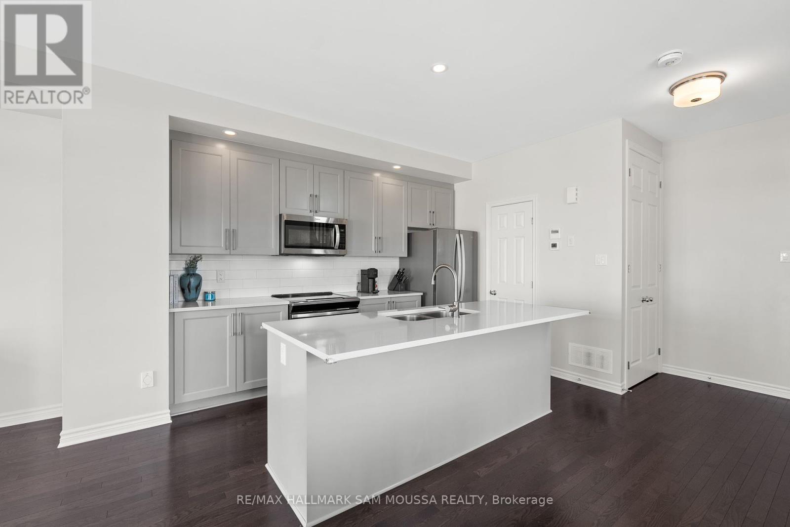 625 Cartographe Street