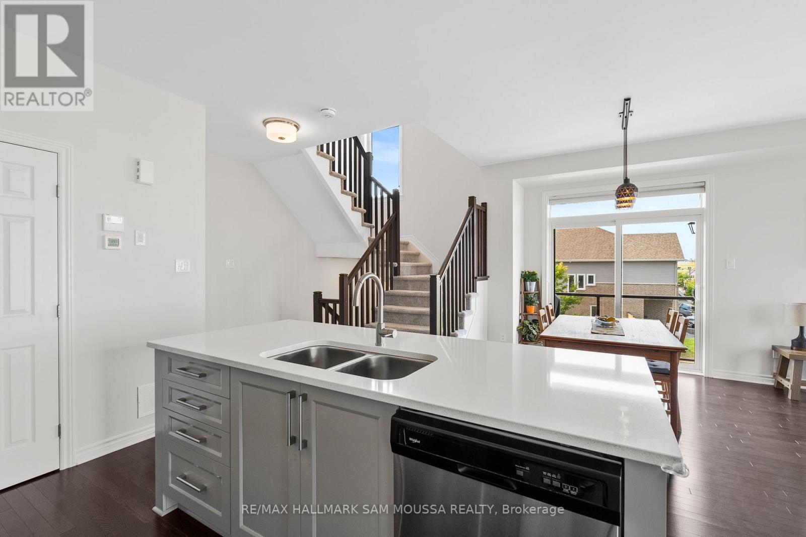 625 Cartographe Street