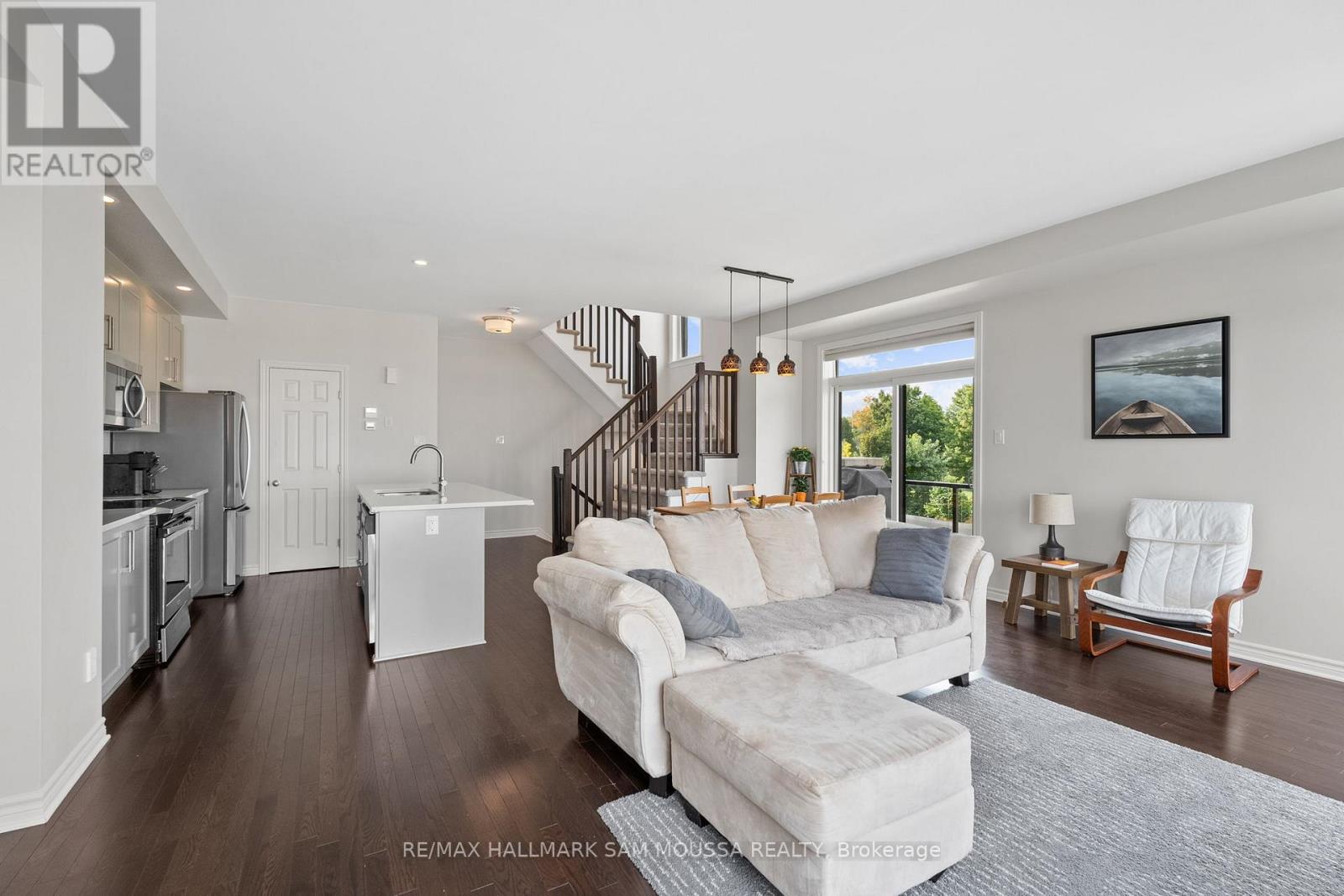 625 Cartographe Street