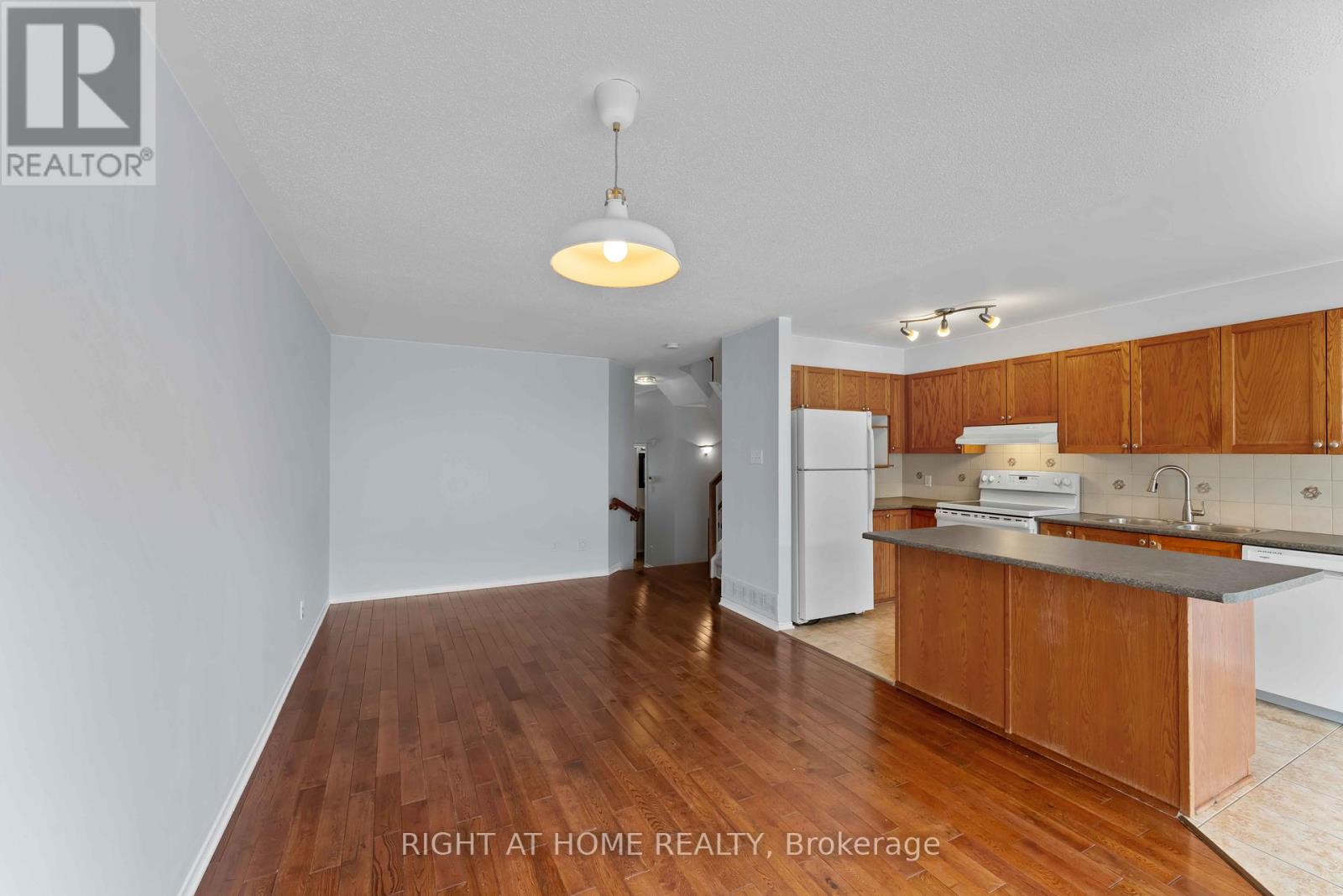 421 Hillsboro Private