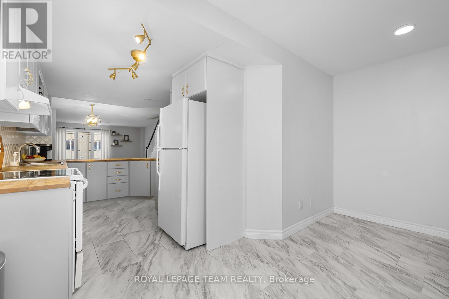 239 Paseo Private