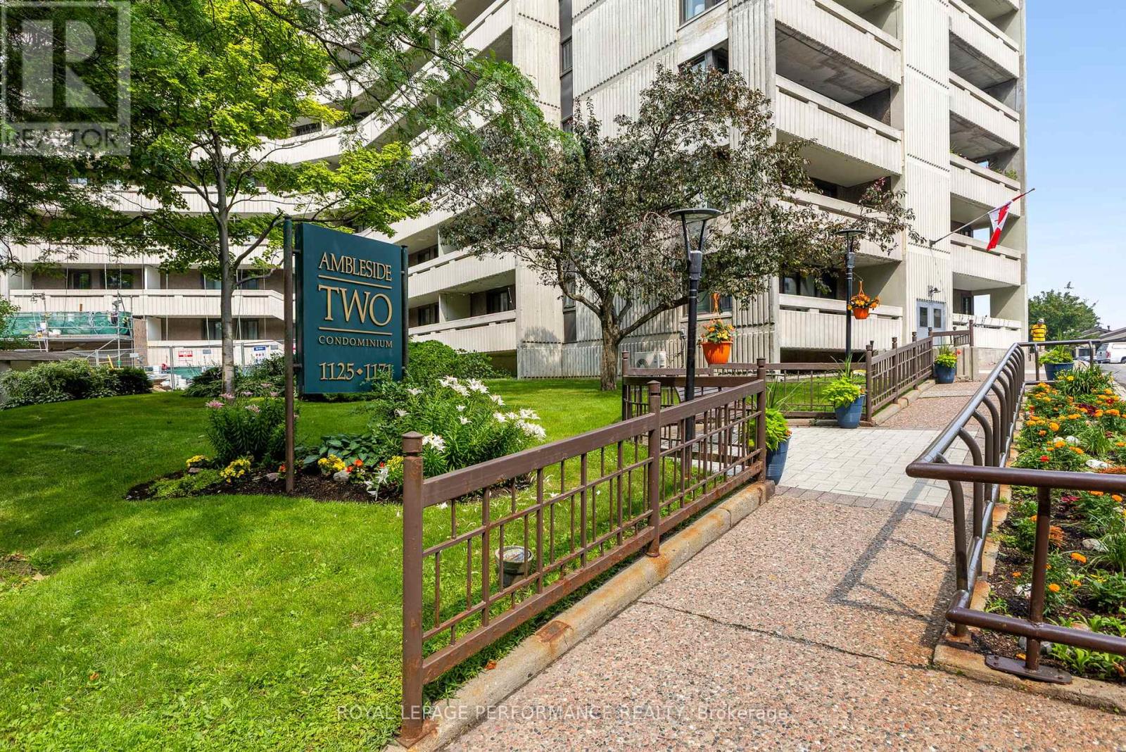 1003 - 1171 Ambleside Drive