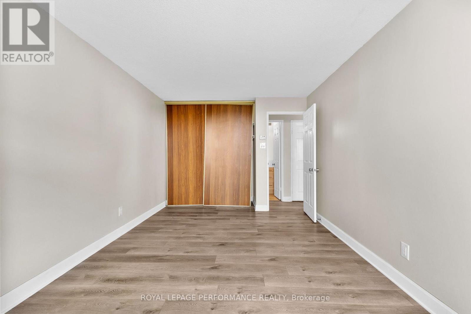 1003 - 1171 Ambleside Drive