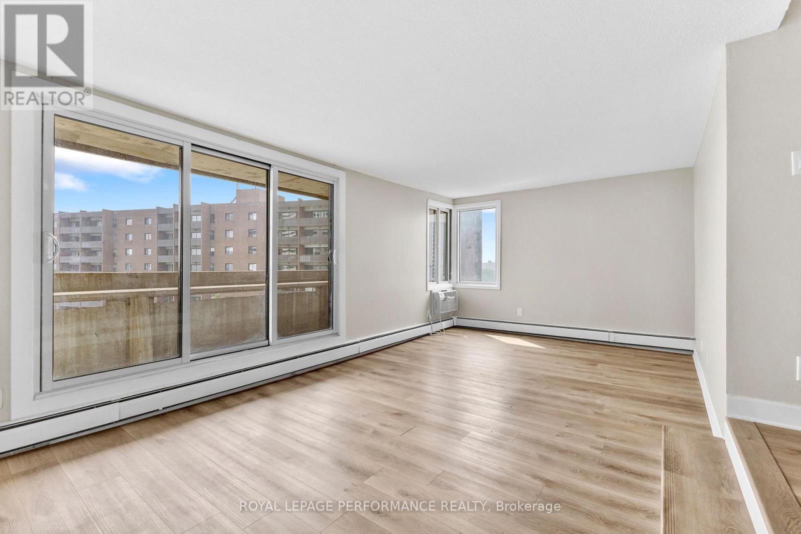 1003 - 1171 Ambleside Drive