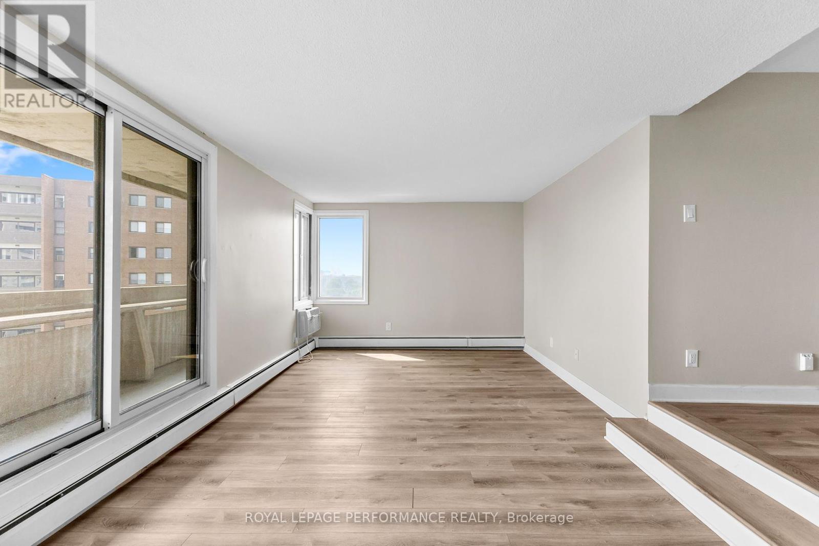 1003 - 1171 Ambleside Drive