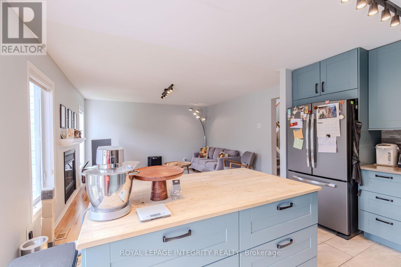 2123 Esprit Drive