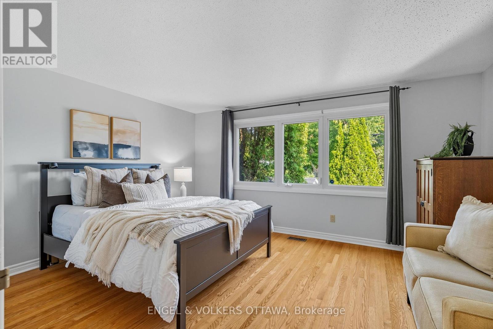 1800 Devlin Crescent