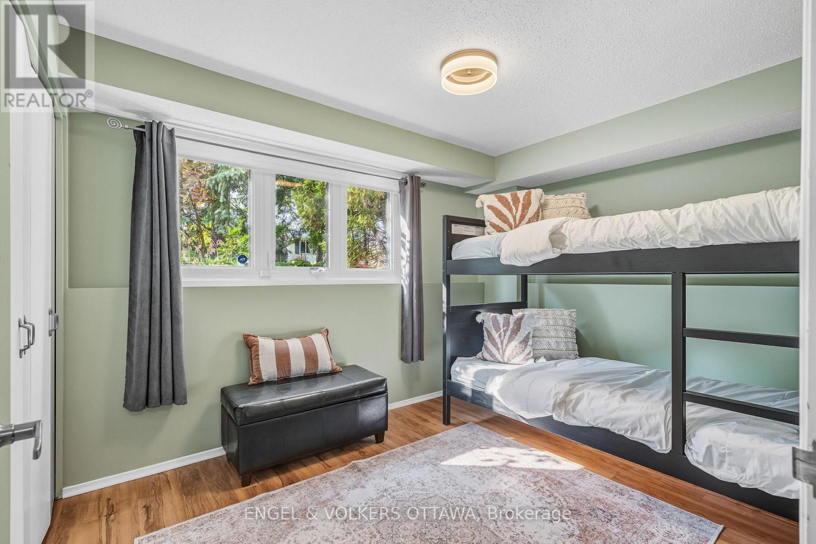 1800 Devlin Crescent