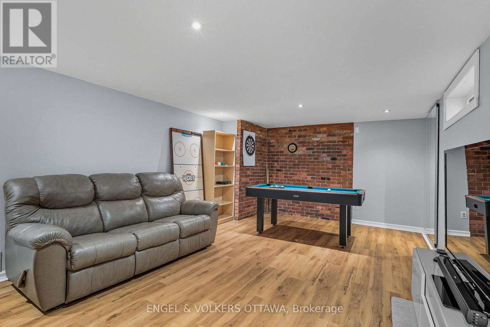 1800 Devlin Crescent