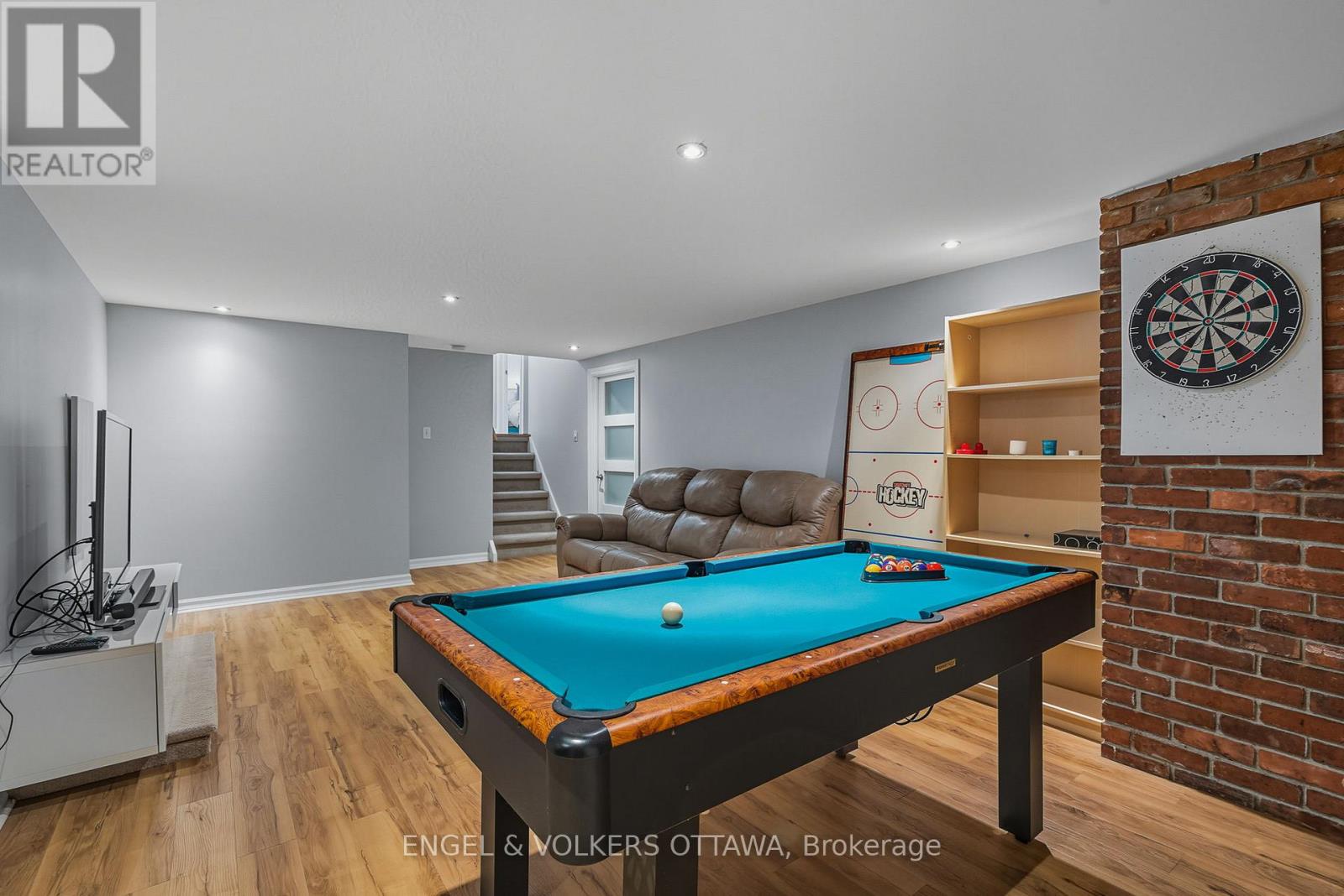 1800 Devlin Crescent