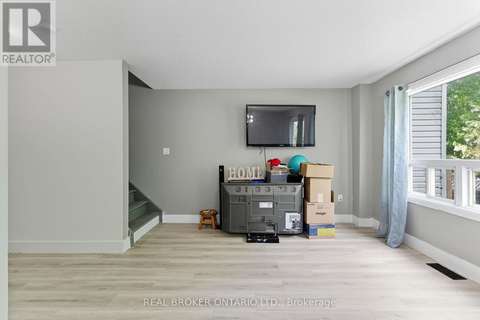 87 Elvira Street W