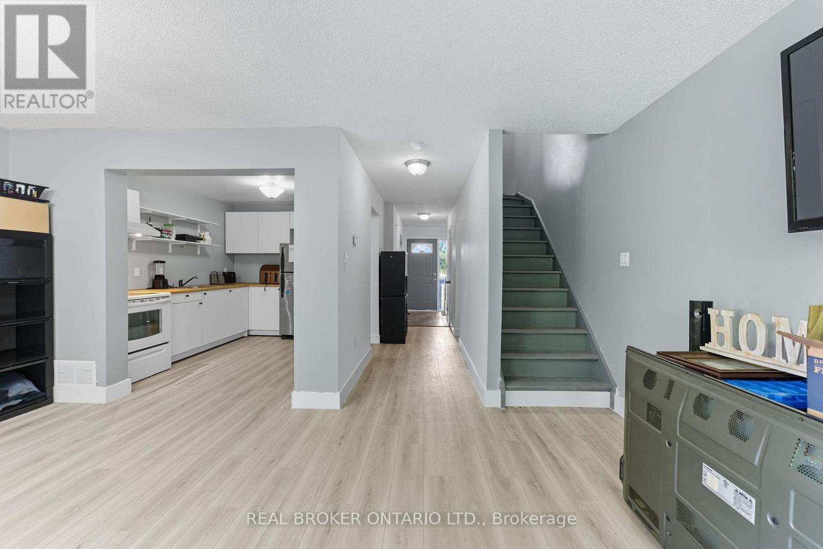 87 Elvira Street W