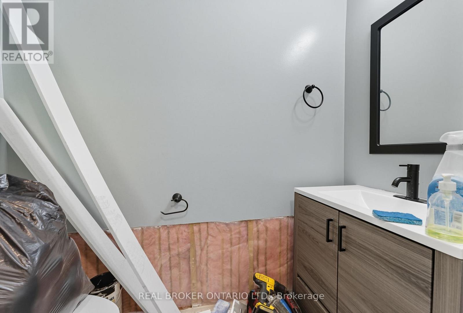 87 Elvira Street W