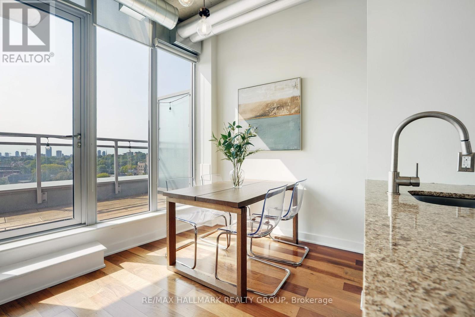 Penthouse 804 - 360 Mcleod Street