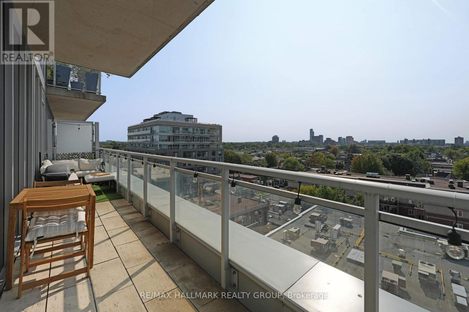 Penthouse 804 - 360 Mcleod Street