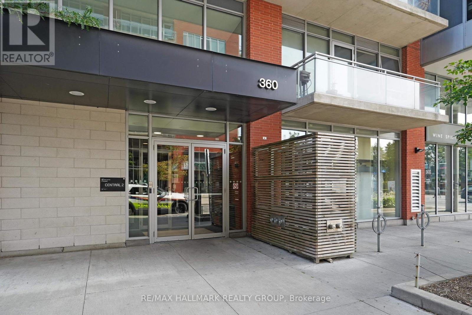 Penthouse 804 - 360 Mcleod Street