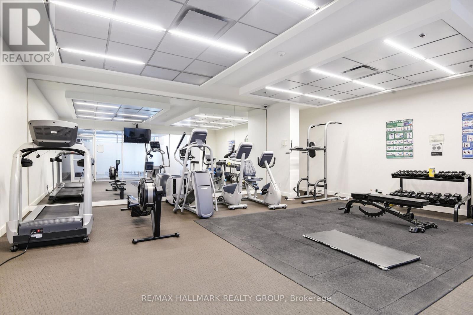 Penthouse 804 - 360 Mcleod Street