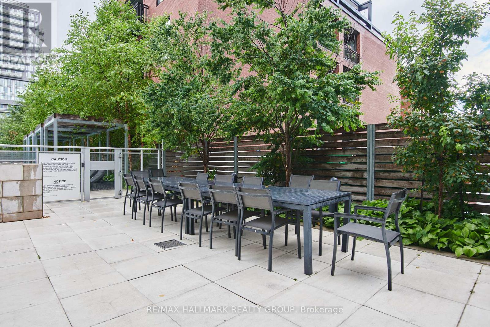 Penthouse 804 - 360 Mcleod Street