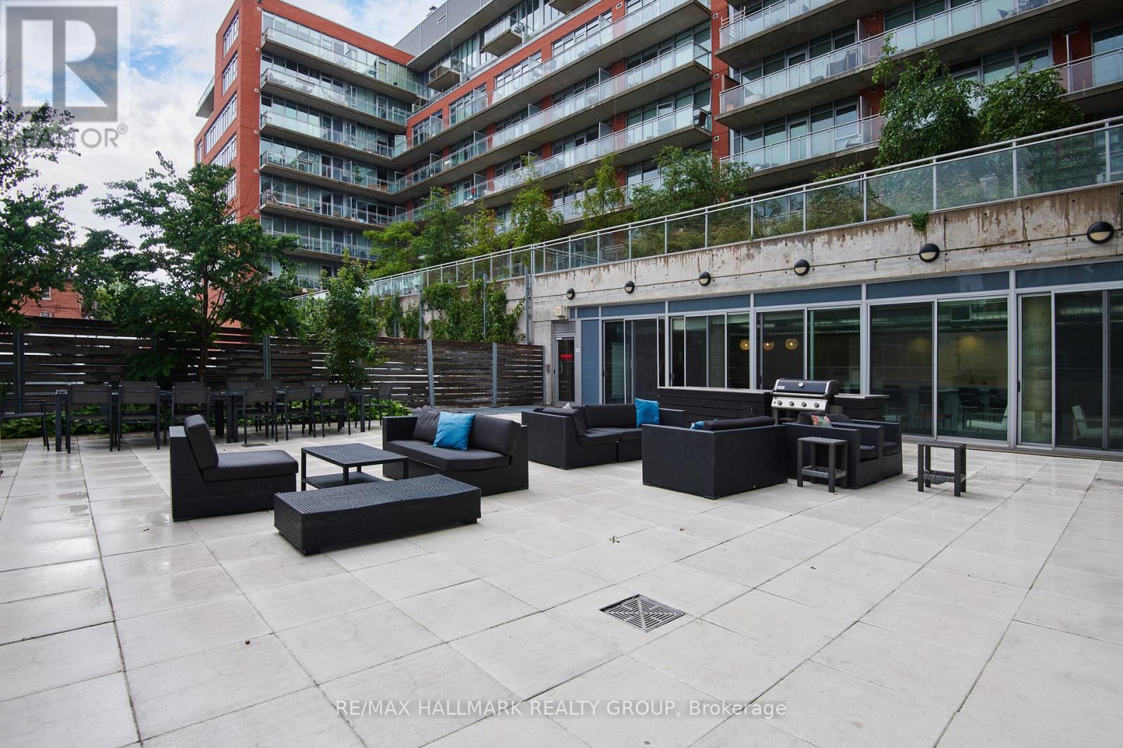 Penthouse 804 - 360 Mcleod Street