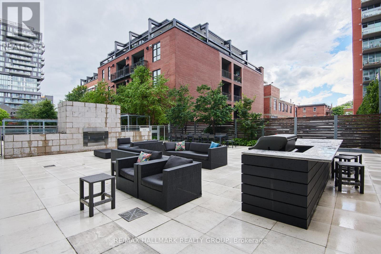 Penthouse 804 - 360 Mcleod Street