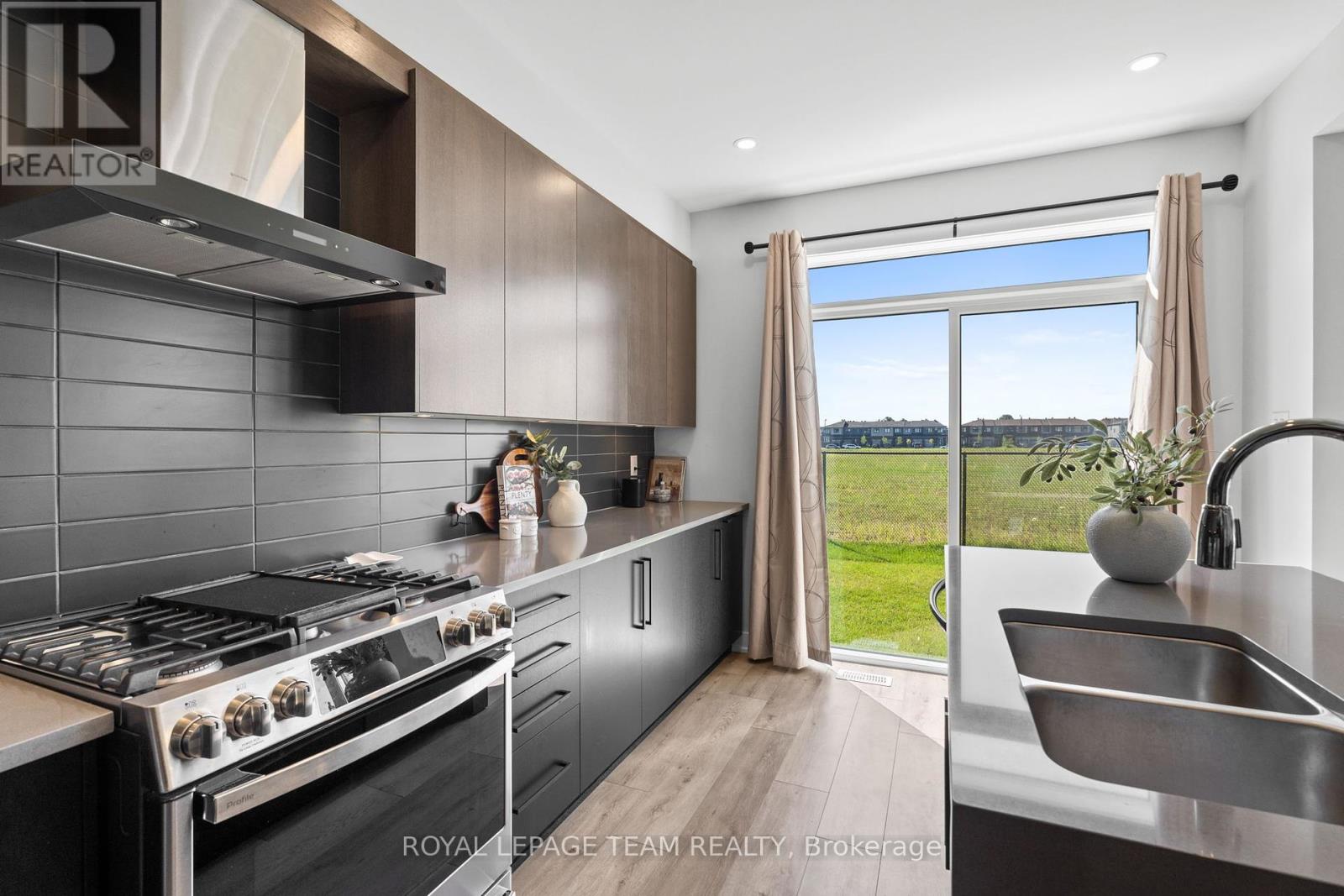 224 Elsie Macgill Walk