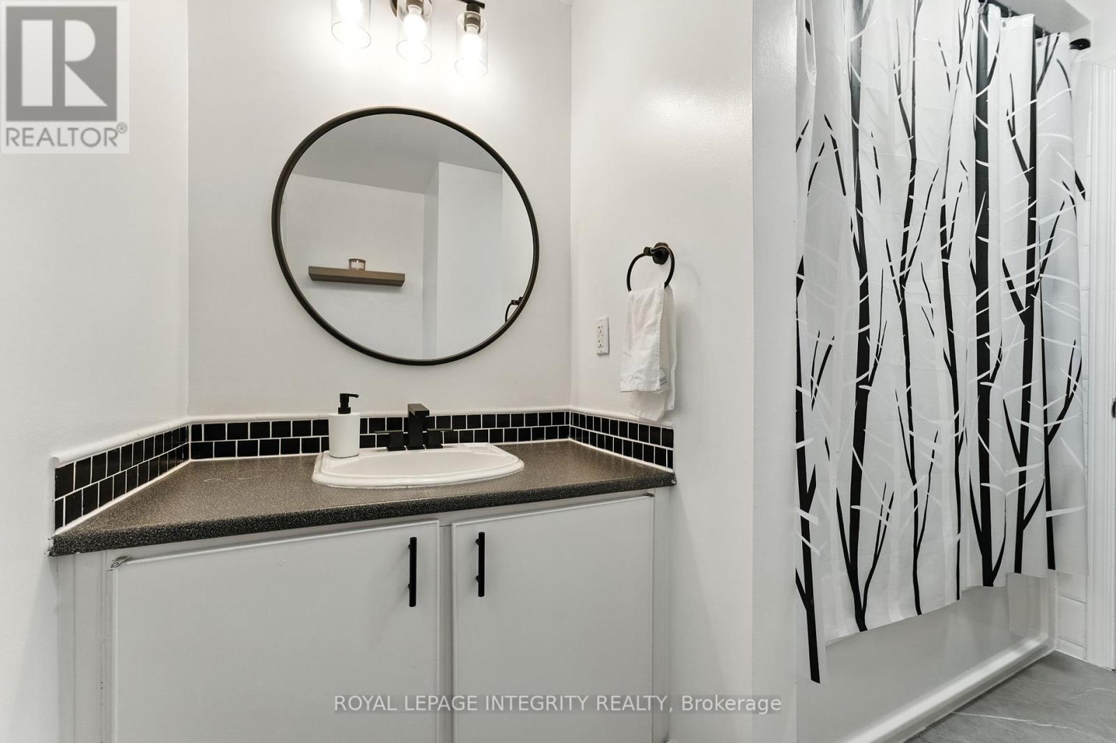 7900 Decarie Drive