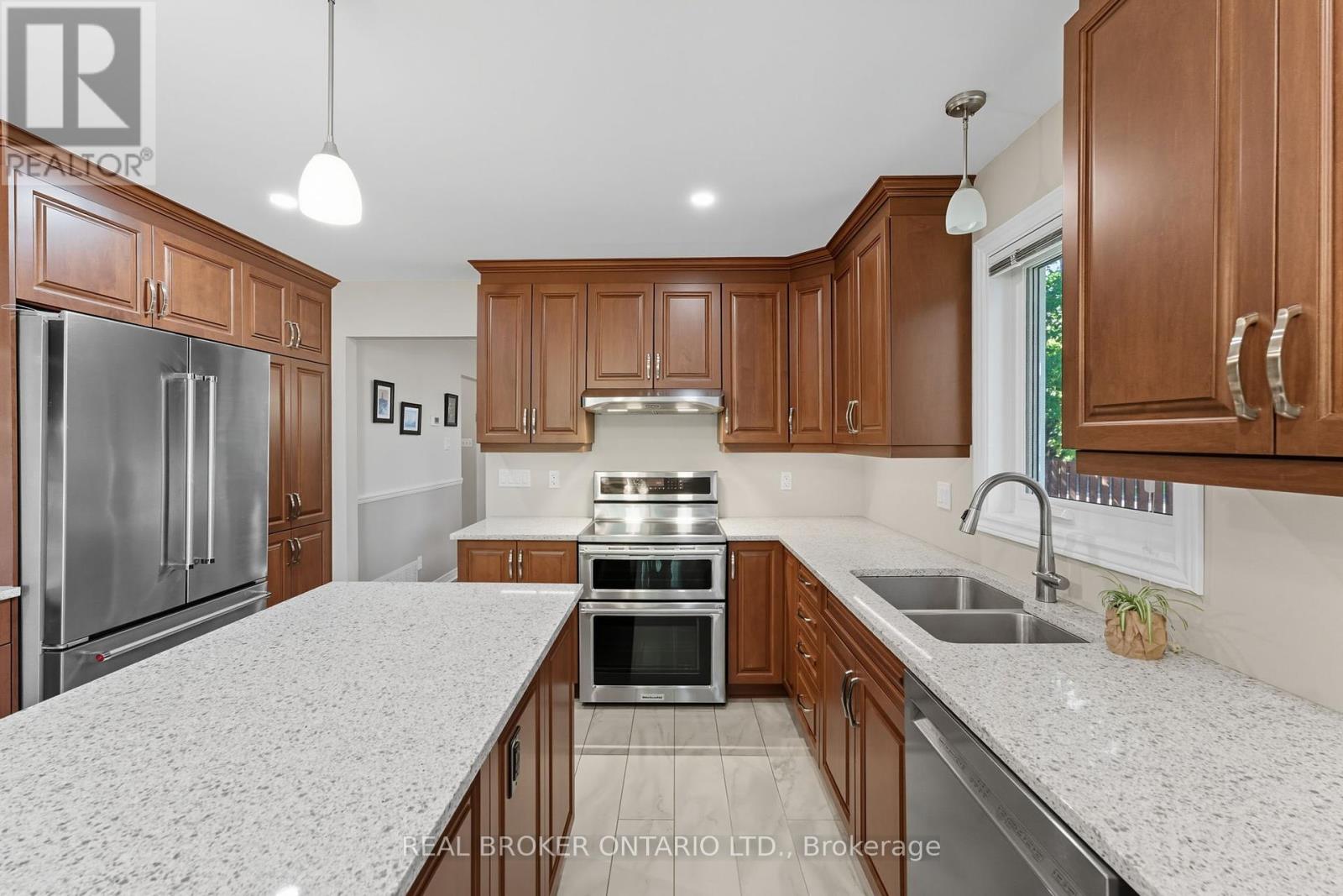 6 Candow Crescent