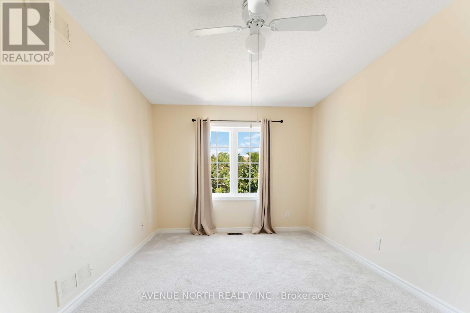 241 Waymark Crescent