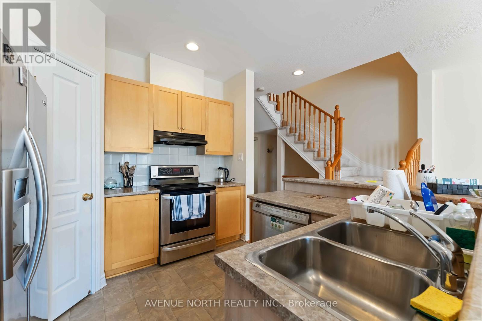 241 Waymark Crescent