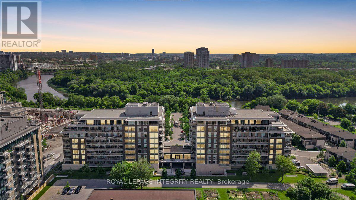 403 - 570 De Mazenod Avenue
