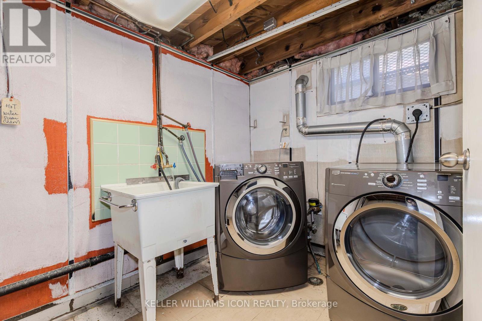 92 Meadowlands Drive W