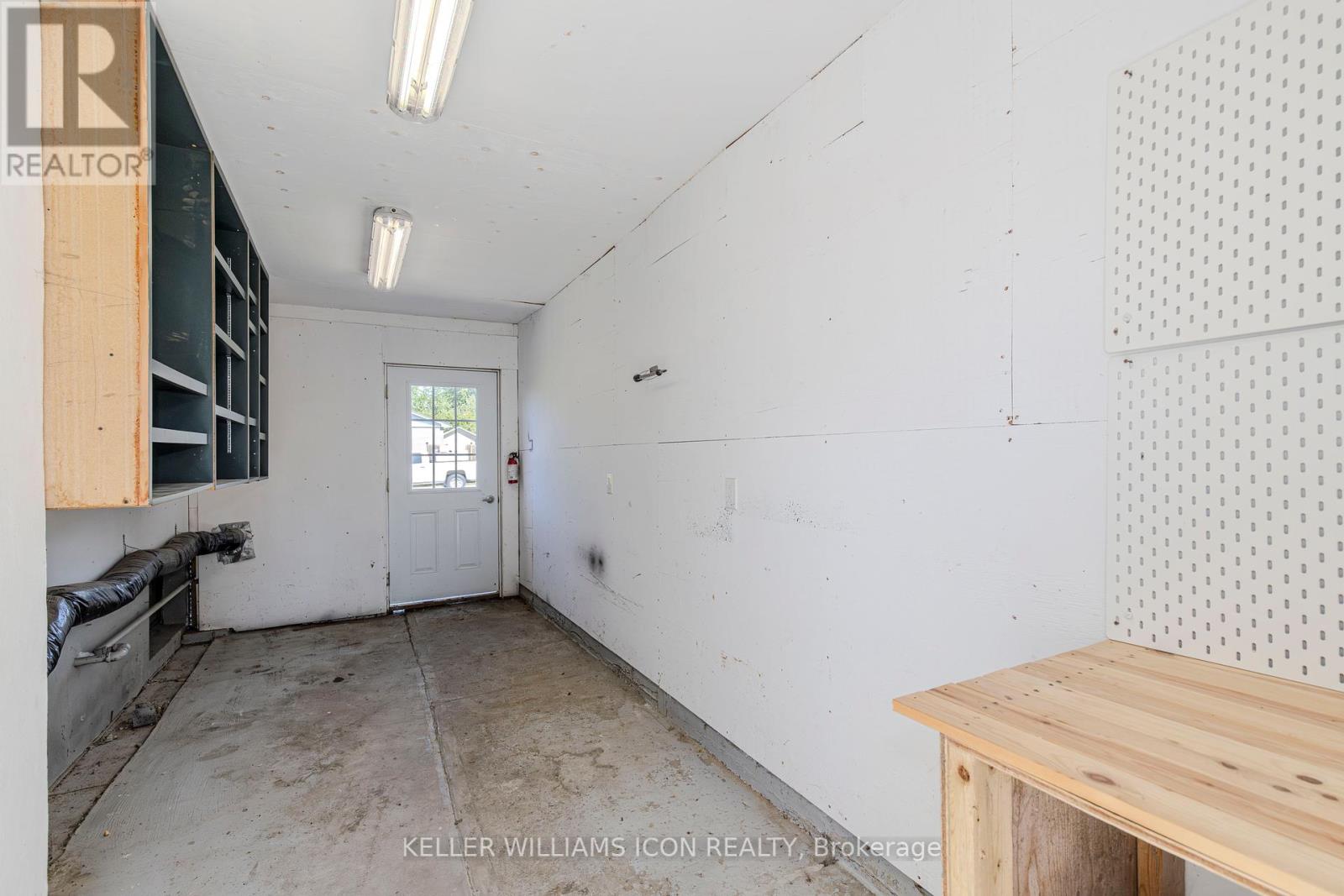 92 Meadowlands Drive W