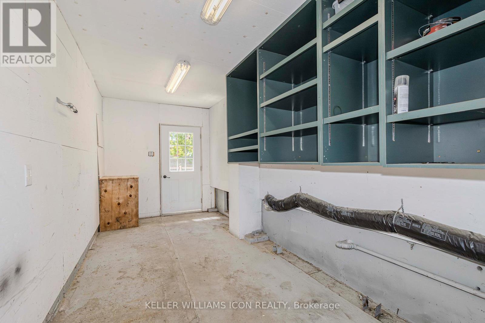 92 Meadowlands Drive W