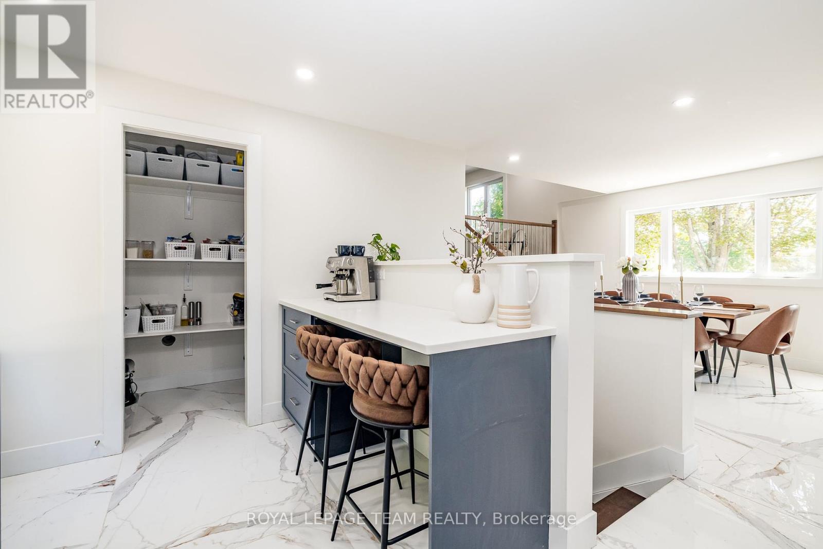 206 River View Lane